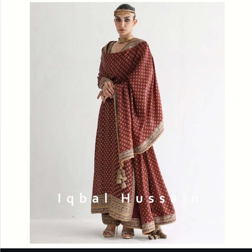 Iqbal Hussain Maroon/Brown and Gold Long Sleeve Dress with Izaar and Dupatta - Picture 3 of 5